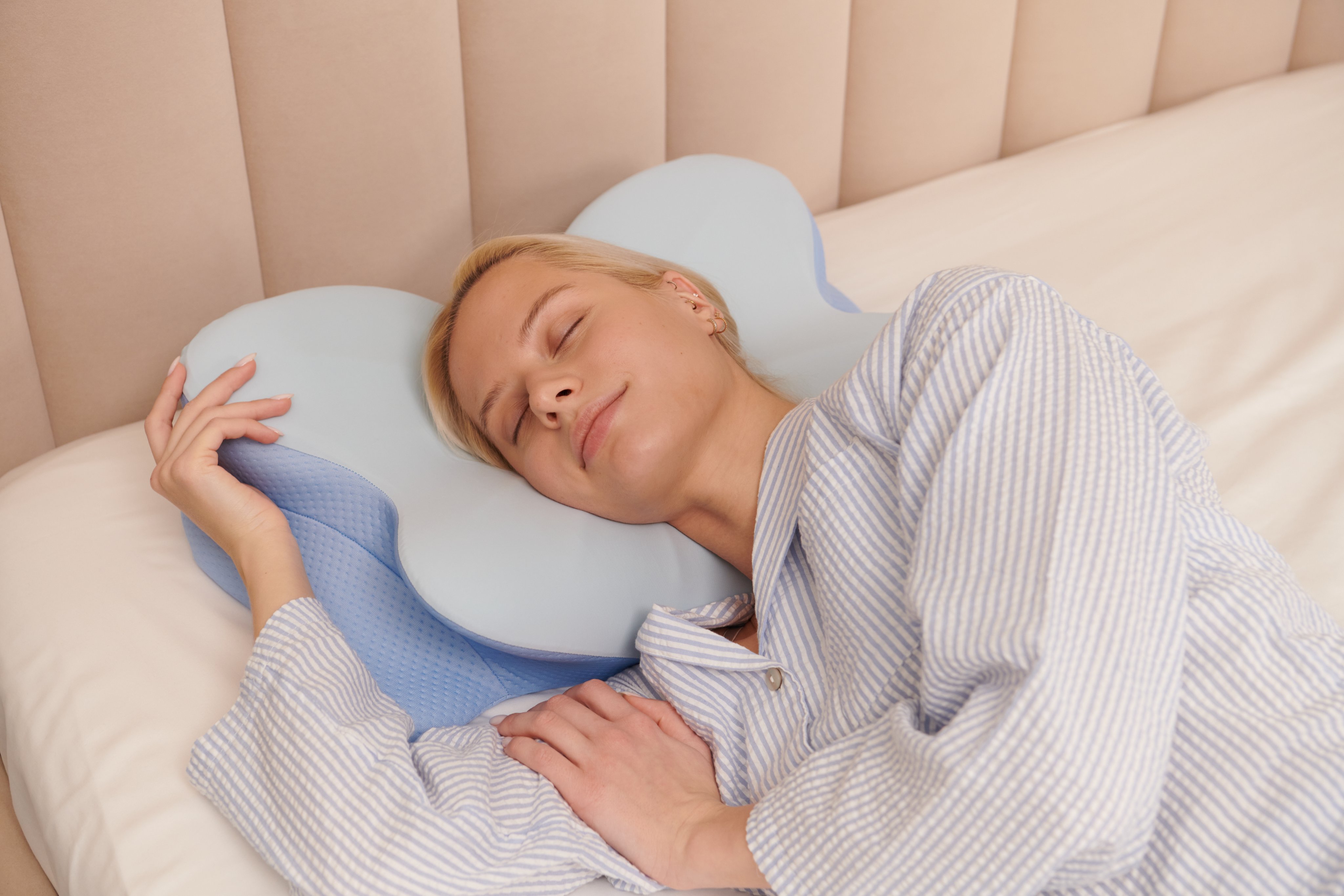 Woman sleeping peacefully on Derila ERGO orthopedic memory foam pillow